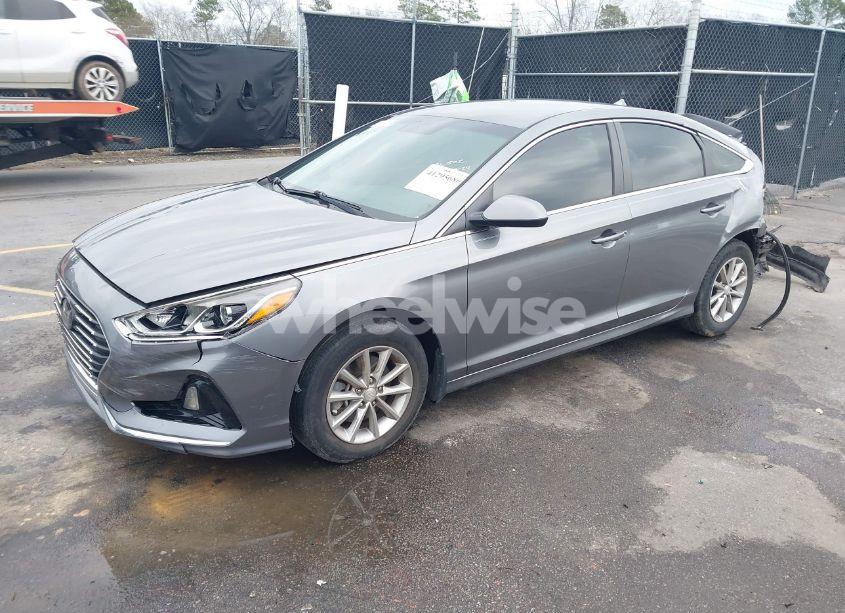 Photo 2 of 2018 Hyundai Sonata SE (VIN 5NPE24AFXJH689382)