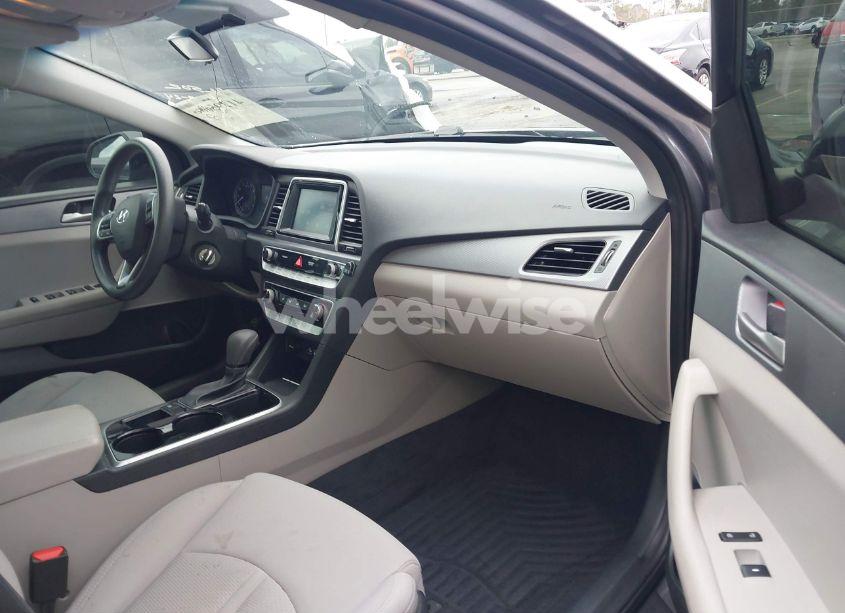 Photo 5 of 2018 Hyundai Sonata SE (VIN 5NPE24AFXJH689382)