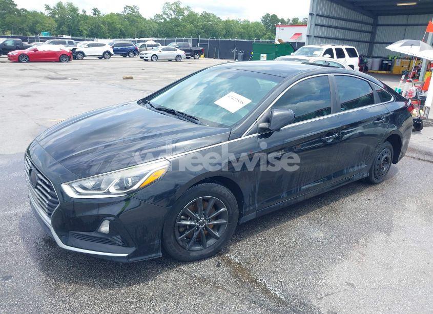 Photo 2 of 2018 Hyundai Sonata SE (VIN 5NPE24AFXJH694369)