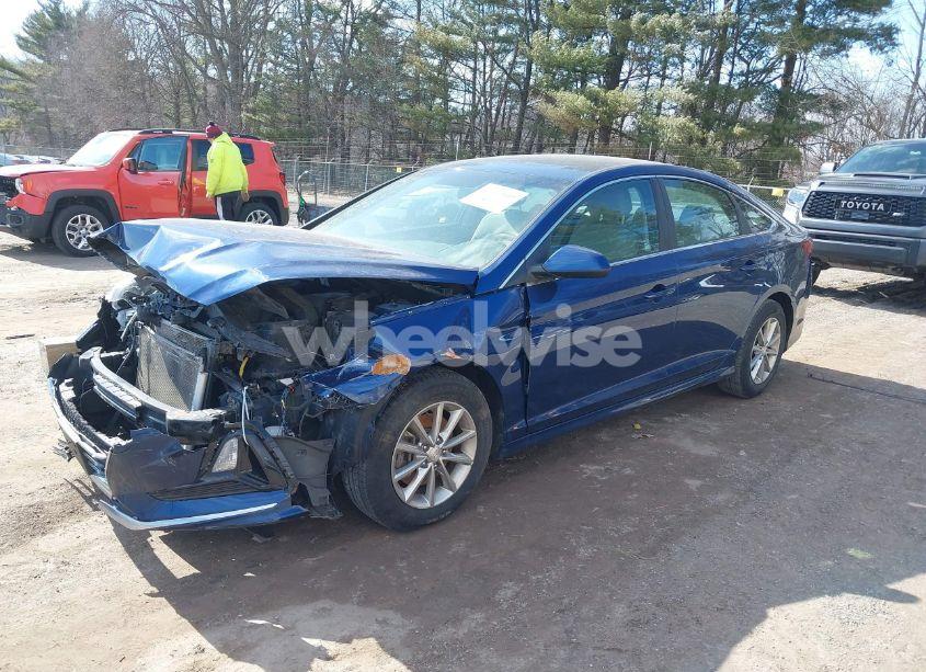 Photo 2 of 2018 Hyundai Sonata SE (VIN 5NPE24AFXJH709565)