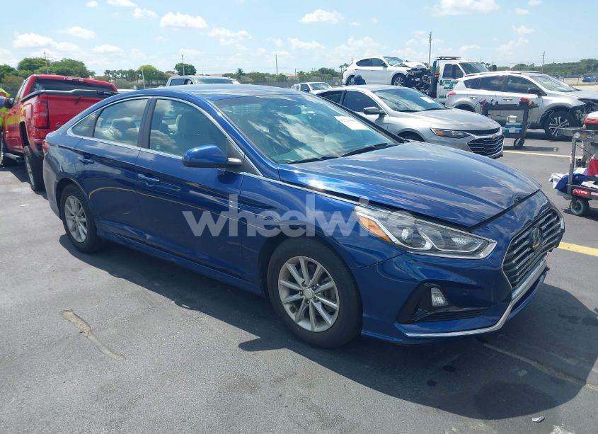 2018 Hyundai Sonata SE (VIN 5NPE24AFXJH715351) main photo