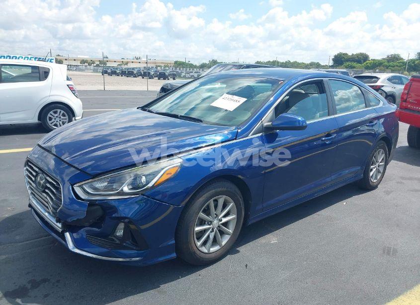 Photo 2 of 2018 Hyundai Sonata SE (VIN 5NPE24AFXJH715351)
