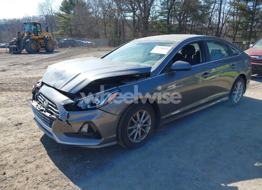 Photo 2 of 2018 Hyundai Sonata SE (VIN 5NPE24AFXJH719724)