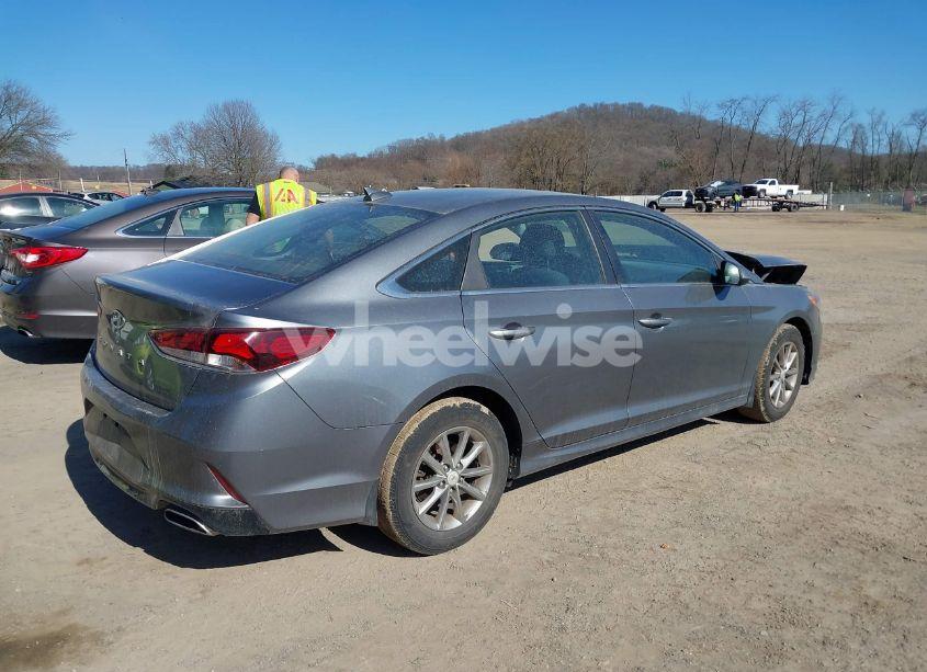 Photo 4 of 2018 Hyundai Sonata SE (VIN 5NPE24AFXJH719724)