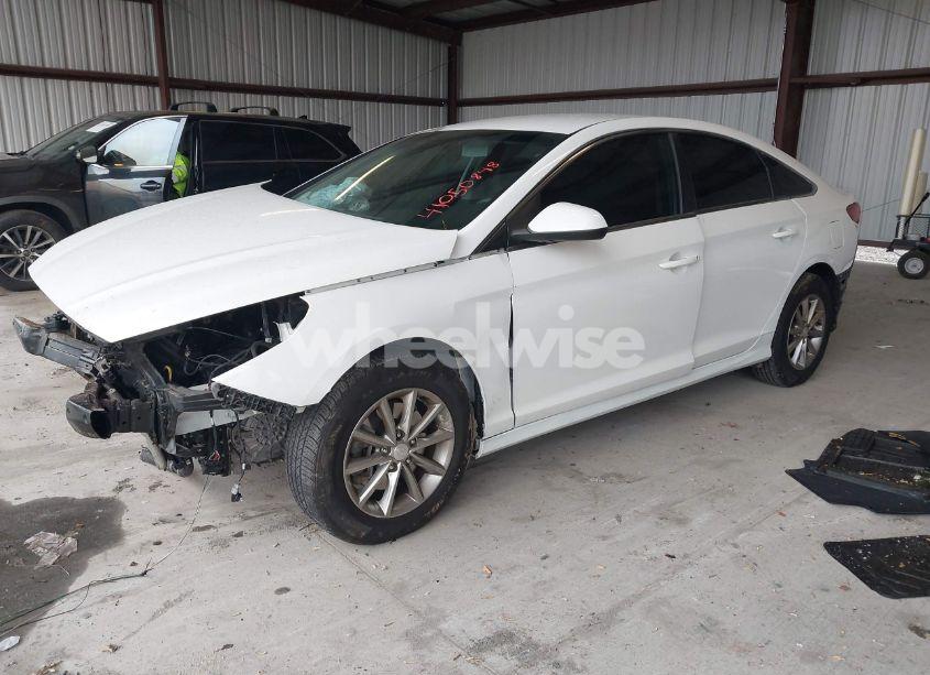 Photo 2 of 2018 Hyundai Sonata SE (VIN 5NPE24AFXJH721568)