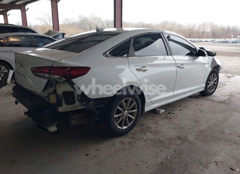 Photo 4 of 2018 Hyundai Sonata SE (VIN 5NPE24AFXJH721568)