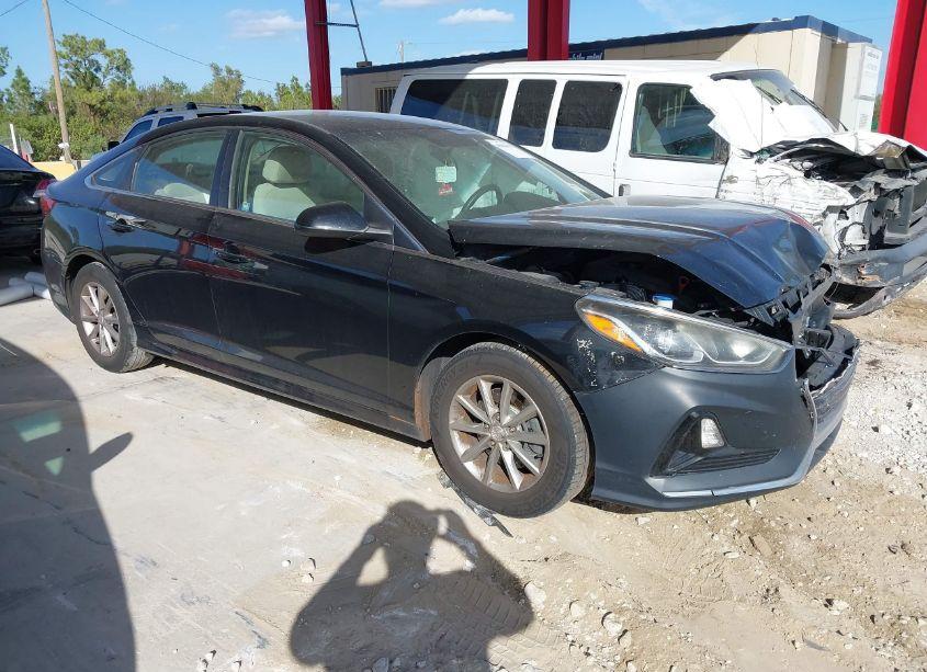 2019 Hyundai Sonata SE (VIN 5NPE24AFXKH730059) main photo