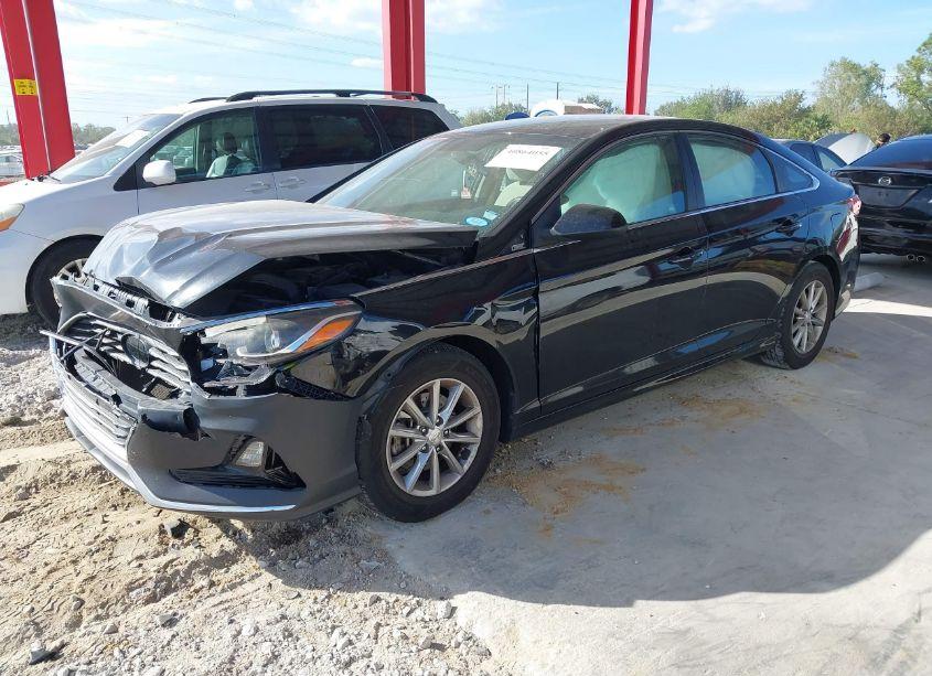 Photo 2 of 2019 Hyundai Sonata SE (VIN 5NPE24AFXKH730059)