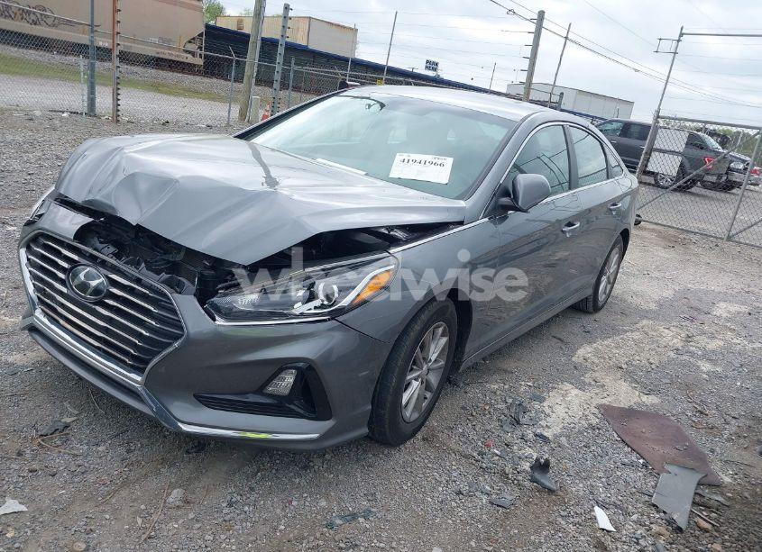 Photo 2 of 2019 Hyundai Sonata SE (VIN 5NPE24AFXKH741546)