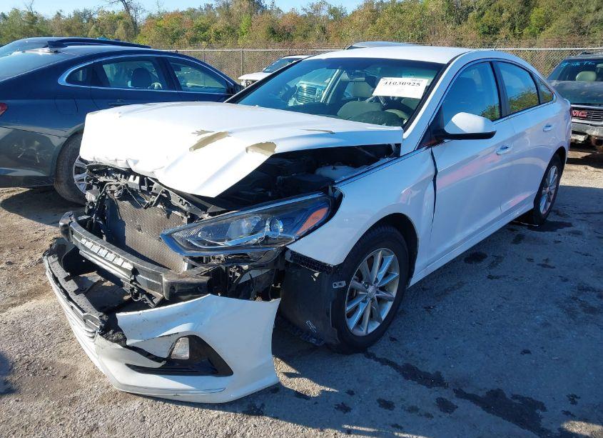 Photo 2 of 2019 Hyundai Sonata SE (VIN 5NPE24AFXKH742602)