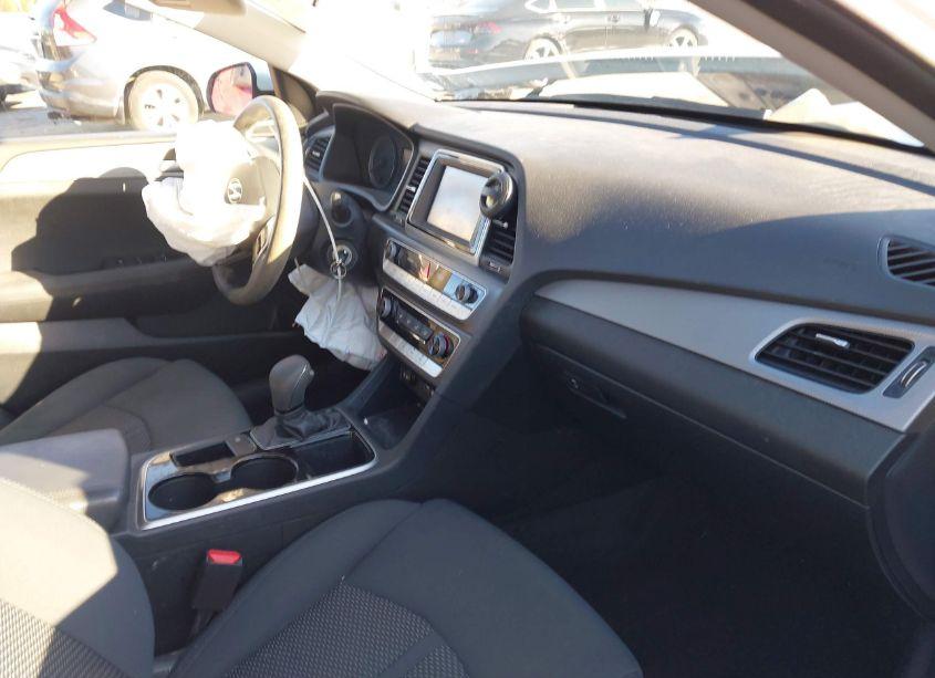 Photo 5 of 2019 Hyundai Sonata SE (VIN 5NPE24AFXKH742602)