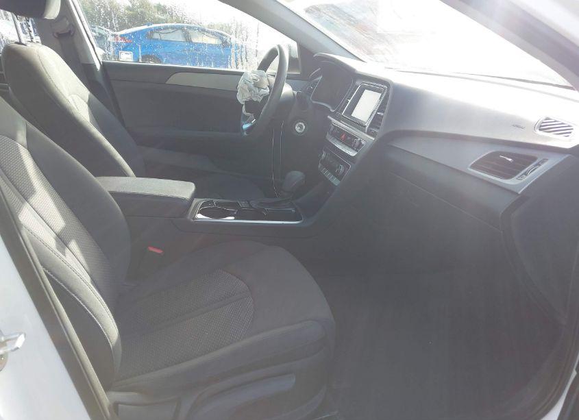 Photo 5 of 2019 Hyundai Sonata SE (VIN 5NPE24AFXKH757312)