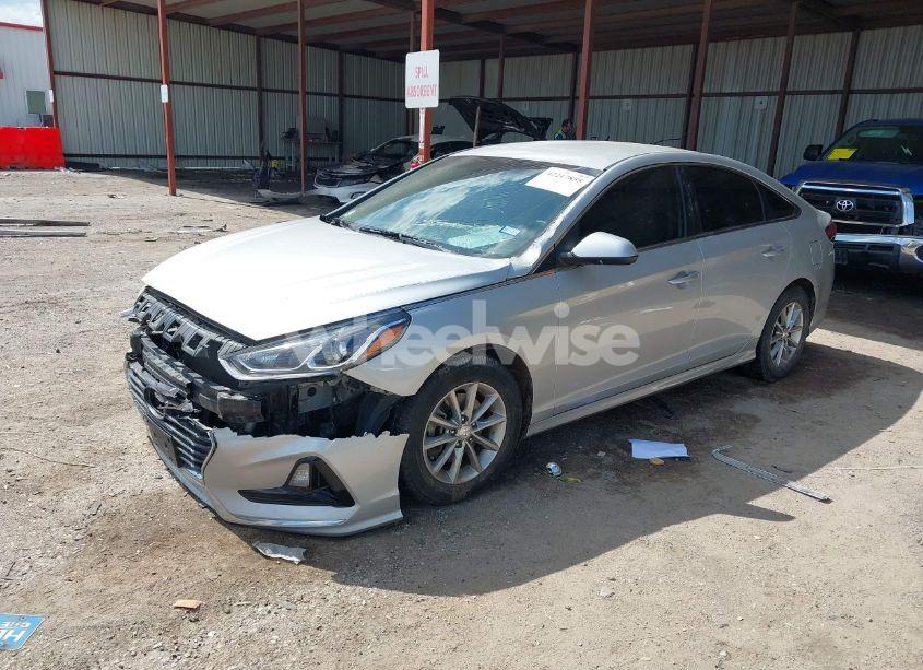 Photo 2 of 2019 Hyundai Sonata SE (VIN 5NPE24AFXKH759416)