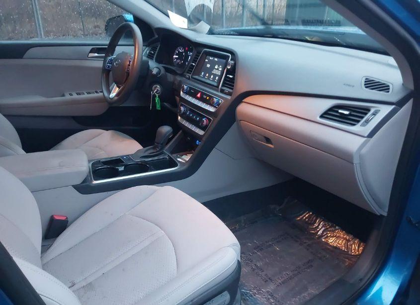 Photo 5 of 2019 Hyundai Sonata SE (VIN 5NPE24AFXKH783845)