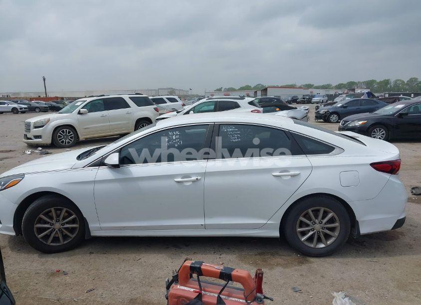 Photo 14 of 2019 Hyundai Sonata SE (VIN 5NPE24AFXKH796899)