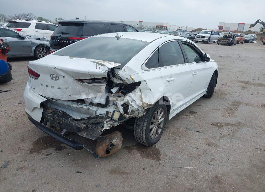 Photo 4 of 2019 Hyundai Sonata SE (VIN 5NPE24AFXKH796899)