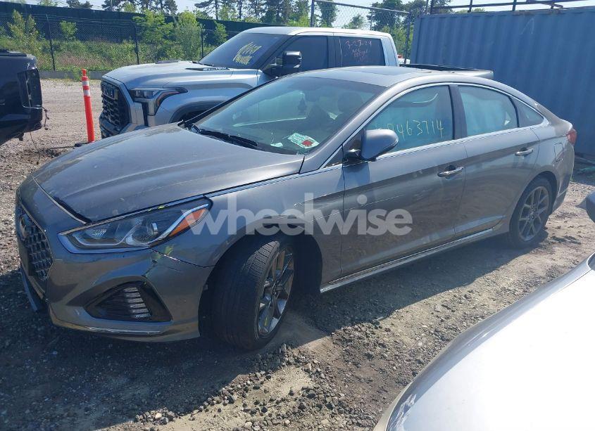 Photo 2 of 2018 Hyundai Sonata SPORT 2.0T (VIN 5NPE34AB5JH627429)