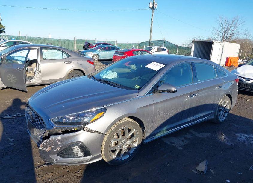Photo 2 of 2018 Hyundai Sonata LIMITED 2.0T (VIN 5NPE34AB5JH672130)