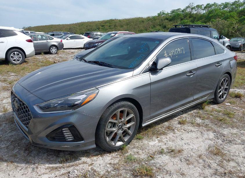 Photo 2 of 2018 Hyundai Sonata LIMITED 2.0T (VIN 5NPE34AB8JH683199)
