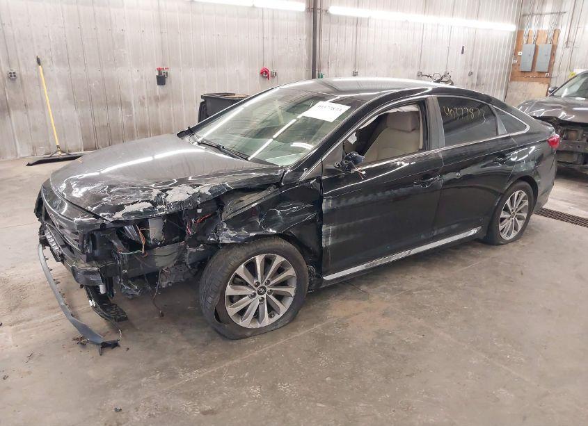 Photo 2 of 2015 Hyundai Sonata SPORT (VIN 5NPE34AF1FH033575)