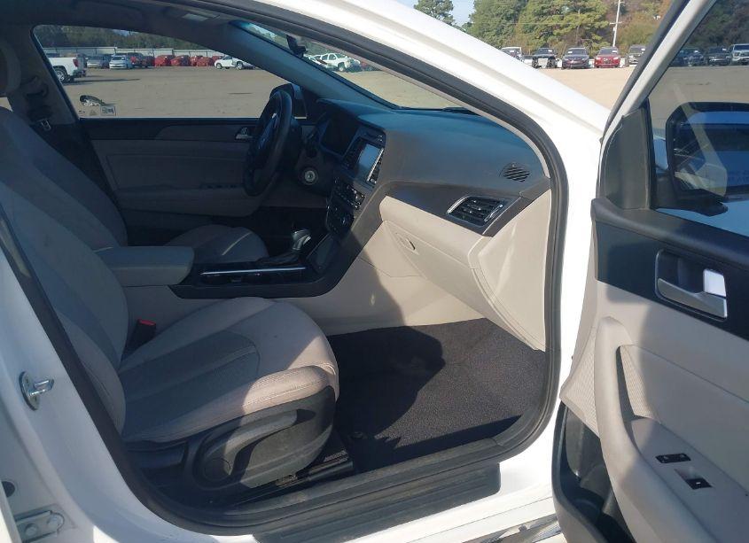 Photo 5 of 2017 Hyundai Sonata SPORT (VIN 5NPE34AF1HH465439)