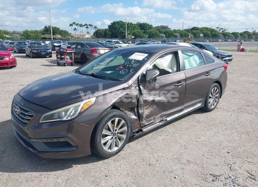 Photo 2 of 2017 Hyundai Sonata SPORT (VIN 5NPE34AF1HH565752)
