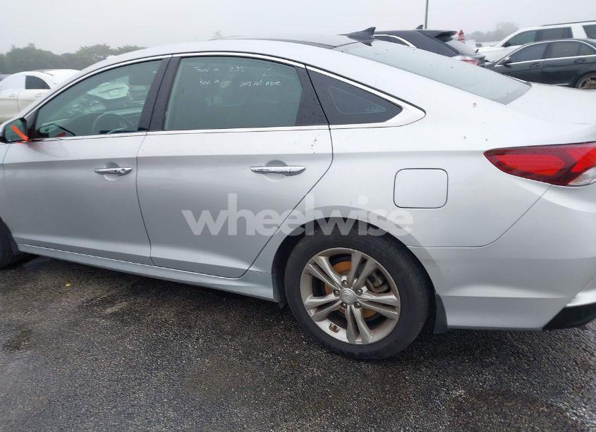 Photo 6 of 2019 Hyundai Sonata LIMITED (VIN 5NPE34AF1KH808483)