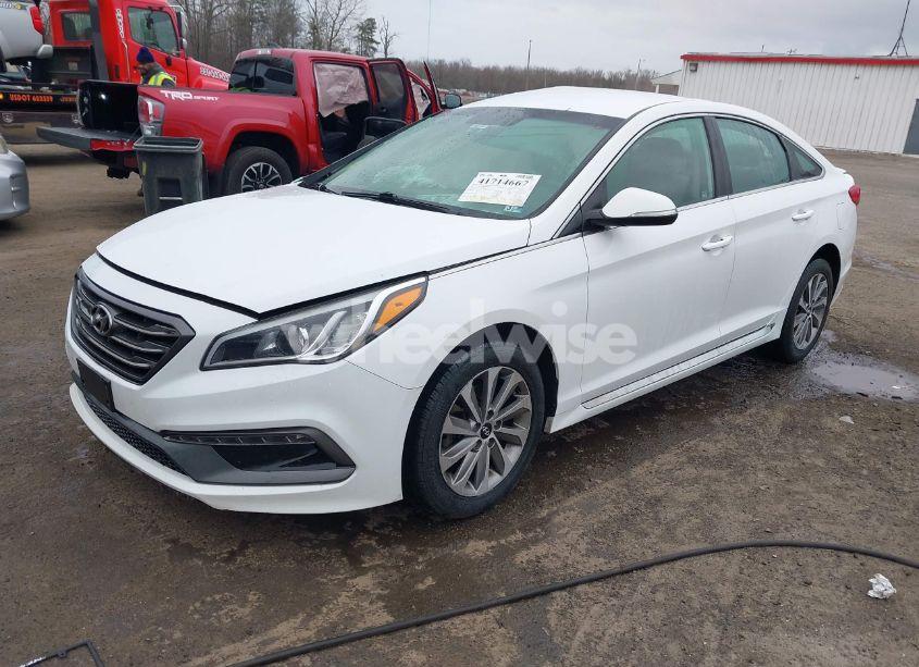 Photo 2 of 2015 Hyundai Sonata SPORT (VIN 5NPE34AF4FH021338)
