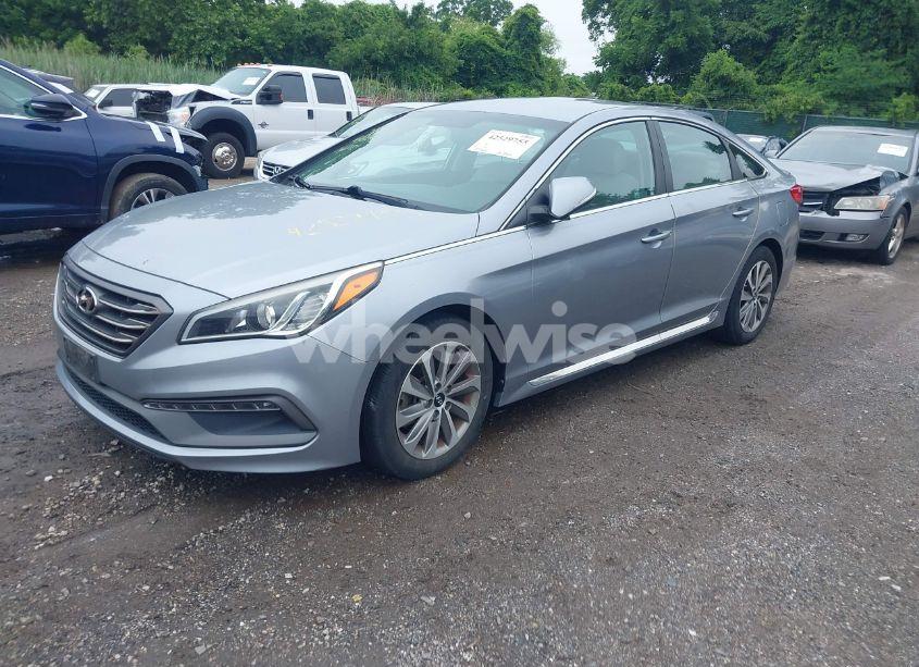 Photo 2 of 2015 Hyundai Sonata SPORT (VIN 5NPE34AF4FH058213)