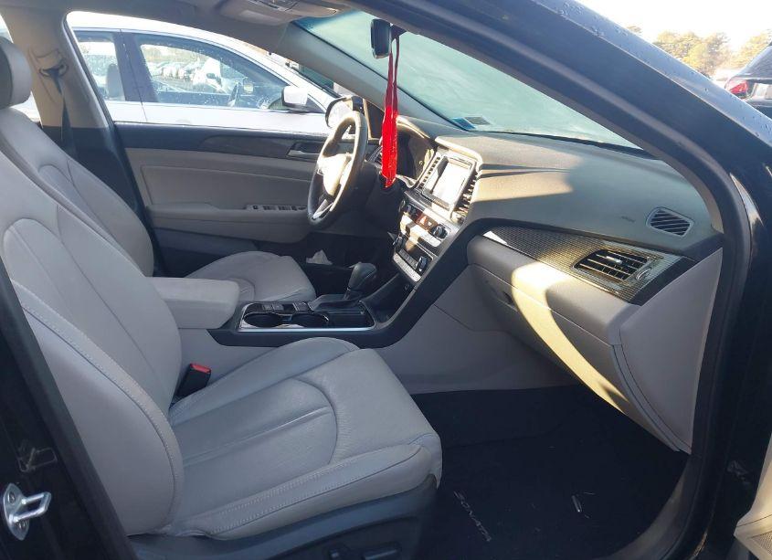 Photo 5 of 2019 Hyundai Sonata LIMITED (VIN 5NPE34AF4KH747243)