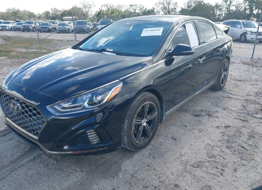 Photo 2 of 2019 Hyundai Sonata SPORT (VIN 5NPE34AF5KH740012)