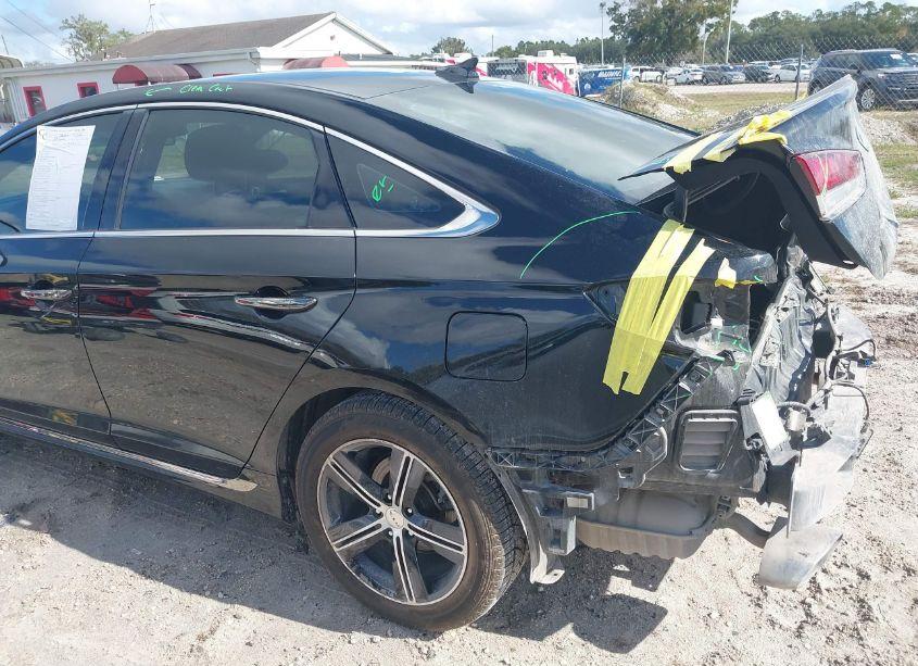 Photo 3 of 2019 Hyundai Sonata SPORT (VIN 5NPE34AF5KH740012)