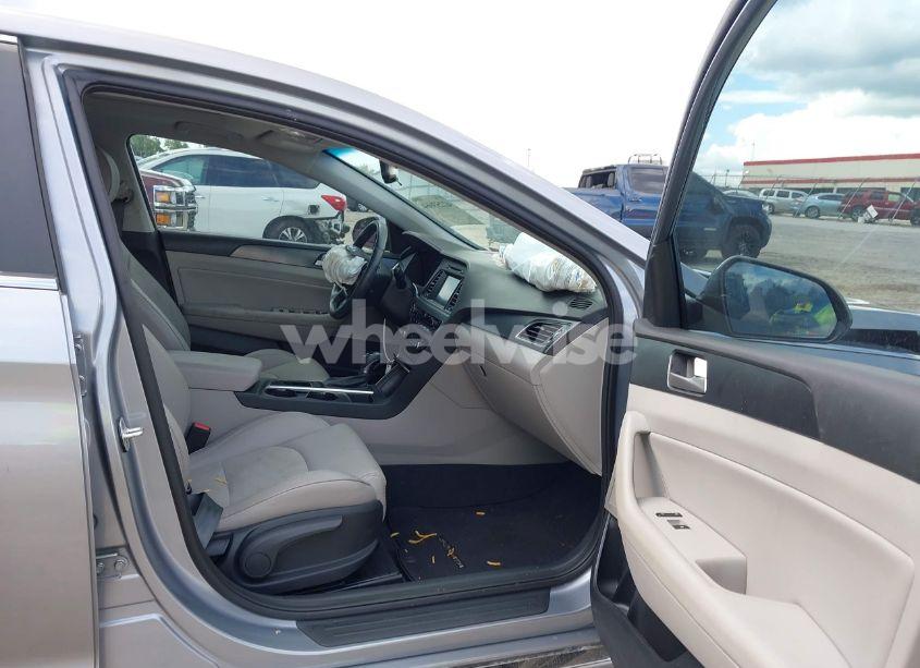 Photo 5 of 2017 Hyundai Sonata SPORT (VIN 5NPE34AF6HH438222)