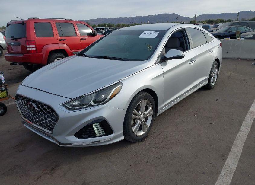 Photo 2 of 2019 Hyundai Sonata SEL (VIN 5NPE34AF7KH744143)