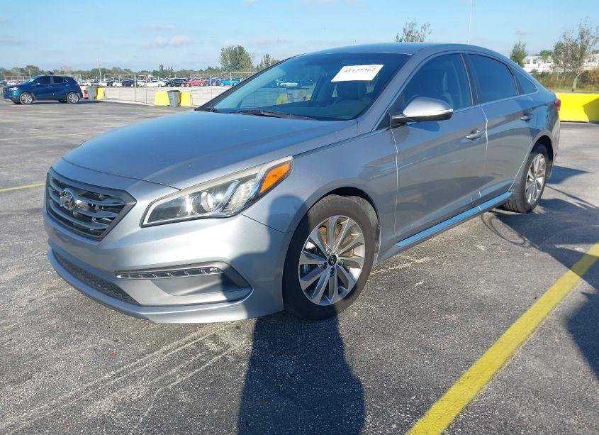Photo 2 of 2015 Hyundai Sonata SPORT (VIN 5NPE34AF8FH105100)