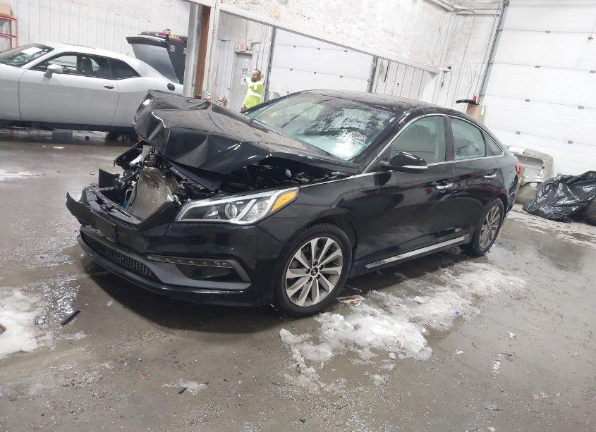 Photo 2 of 2016 Hyundai Sonata SPORT (VIN 5NPE34AF8GH361545)
