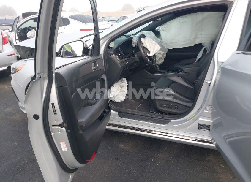 Photo 5 of 2019 Hyundai Sonata LIMITED/SEL/SPORT (VIN 5NPE34AF8KH731899)