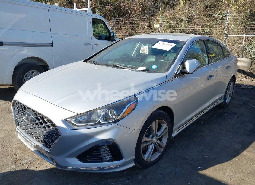 Photo 2 of 2018 Hyundai Sonata SPORT (VIN 5NPE34AF9JH685501)