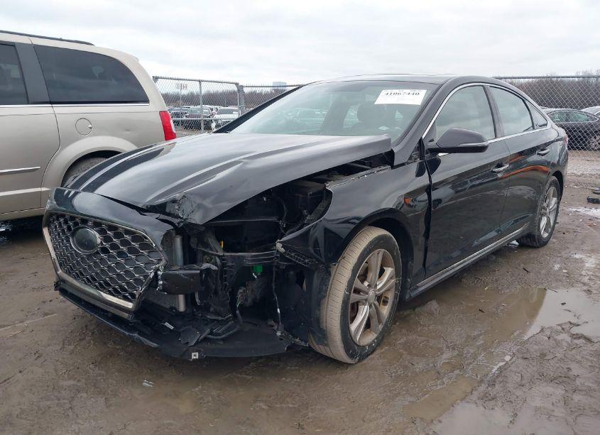 Photo 2 of 2018 Hyundai Sonata SPORT (VIN 5NPE34AF9JH694666)