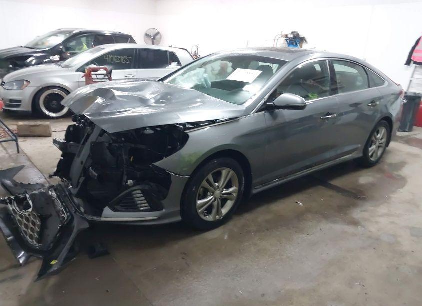 Photo 2 of 2019 Hyundai Sonata SPORT (VIN 5NPE34AF9KH815374)