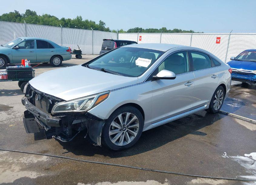 Photo 2 of 2015 Hyundai Sonata SPORT (VIN 5NPE34AFXFH044767)