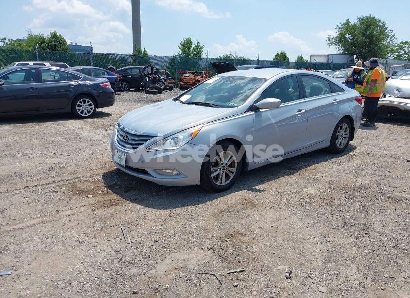 Photo 2 of 2013 Hyundai Sonata GLS (VIN 5NPEB4AC1DH557556)