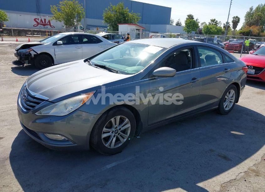 Photo 2 of 2013 Hyundai Sonata GLS (VIN 5NPEB4AC2DH742747)