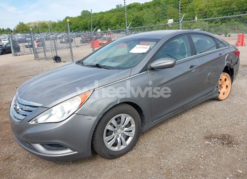 Photo 2 of 2013 Hyundai Sonata GLS (VIN 5NPEB4AC3DH575279)