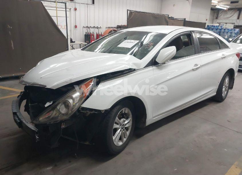 Photo 2 of 2013 Hyundai Sonata GLS (VIN 5NPEB4AC4DH571256)