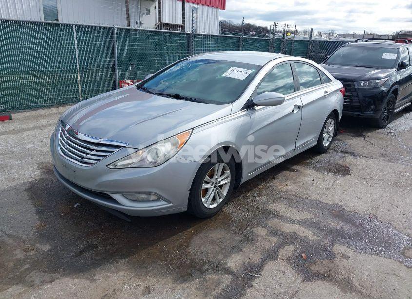 Photo 2 of 2013 Hyundai Sonata GLS (VIN 5NPEB4AC4DH630192)