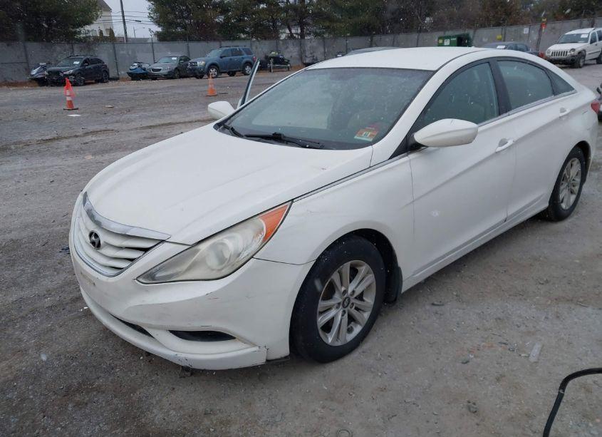 Photo 2 of 2011 Hyundai Sonata GLS (VIN 5NPEB4AC6BH132900)