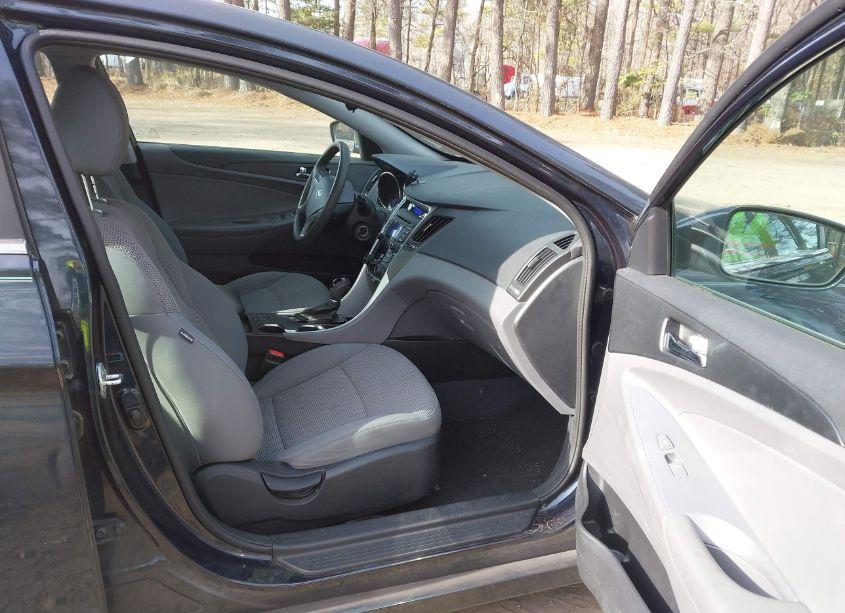 Photo 5 of 2013 Hyundai Sonata (VIN 5NPEB4AC6DH745067)