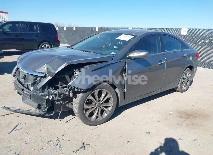 Photo 2 of 2013 Hyundai Sonata SE 2.0T (VIN 5NPEC4AB1DH726754)