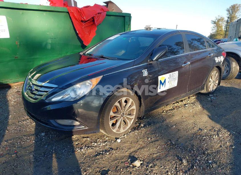 Photo 2 of 2013 Hyundai Sonata SE 2.0T (VIN 5NPEC4AB2DH769533)